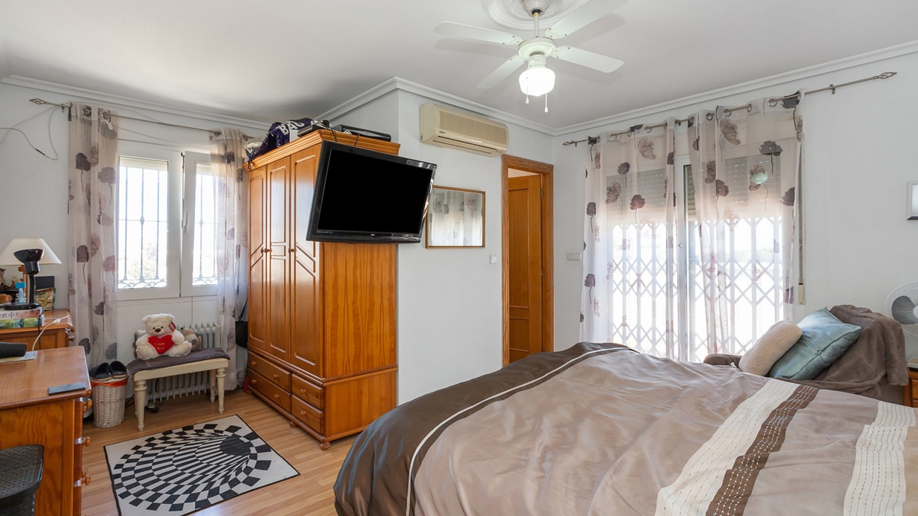 Dining area in villa for sale in Torrevieja