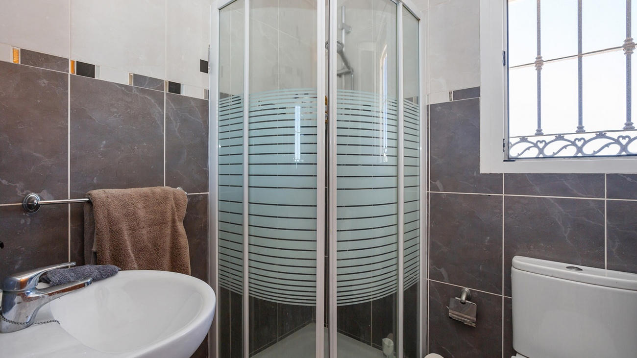 Master bedroom in villa for sale in Torrevieja
