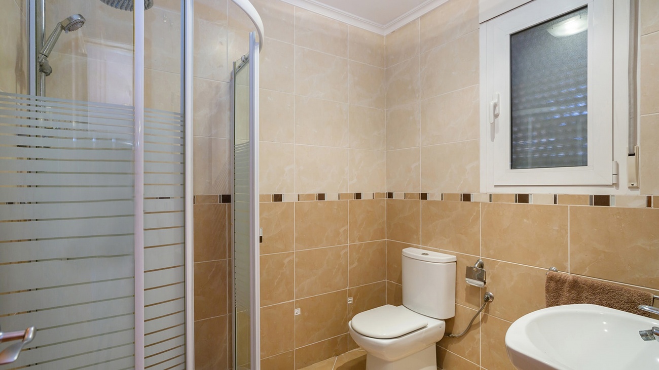 Bathroom in villa for sale in Torrevieja