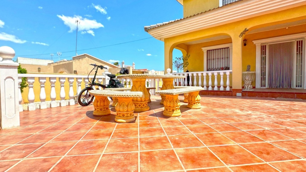Pool area in villa for sale in Torrevieja