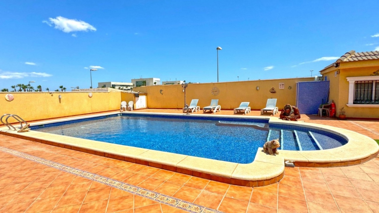 Dining area in villa for sale in Torrevieja
