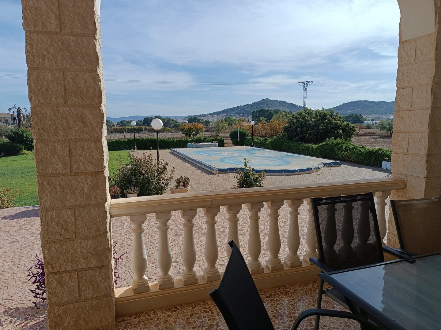 Set on a 8,800 m² plot, this remarkable detached villa offers a total built area of 397 m² - 198 m²
