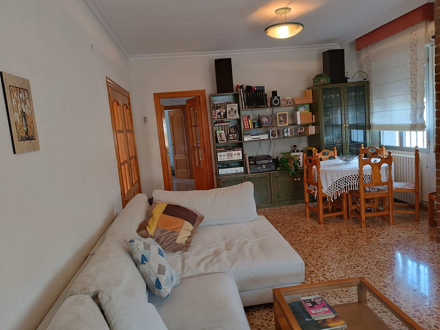 Bedroom in villa for sale in Yecla