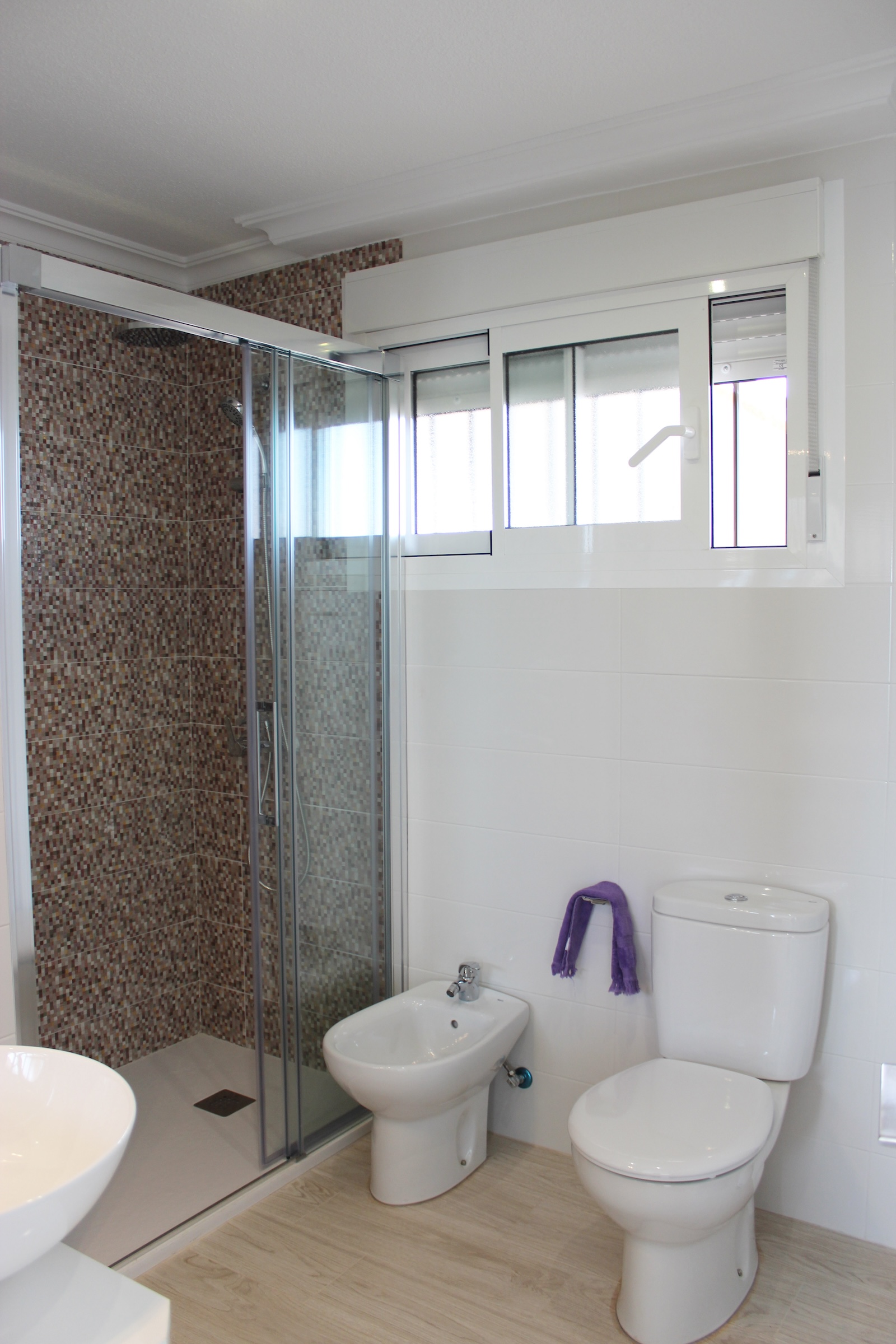 Bedroom in apartment for sale in Mil Palmeras