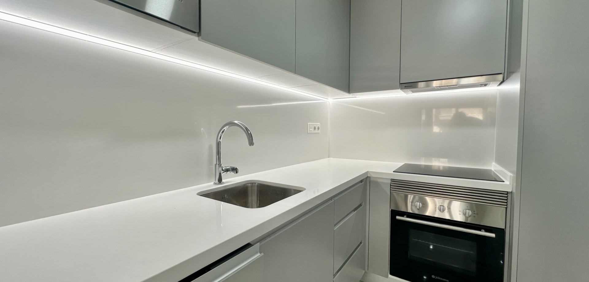Bedroom in apartment for sale in Torrevieja