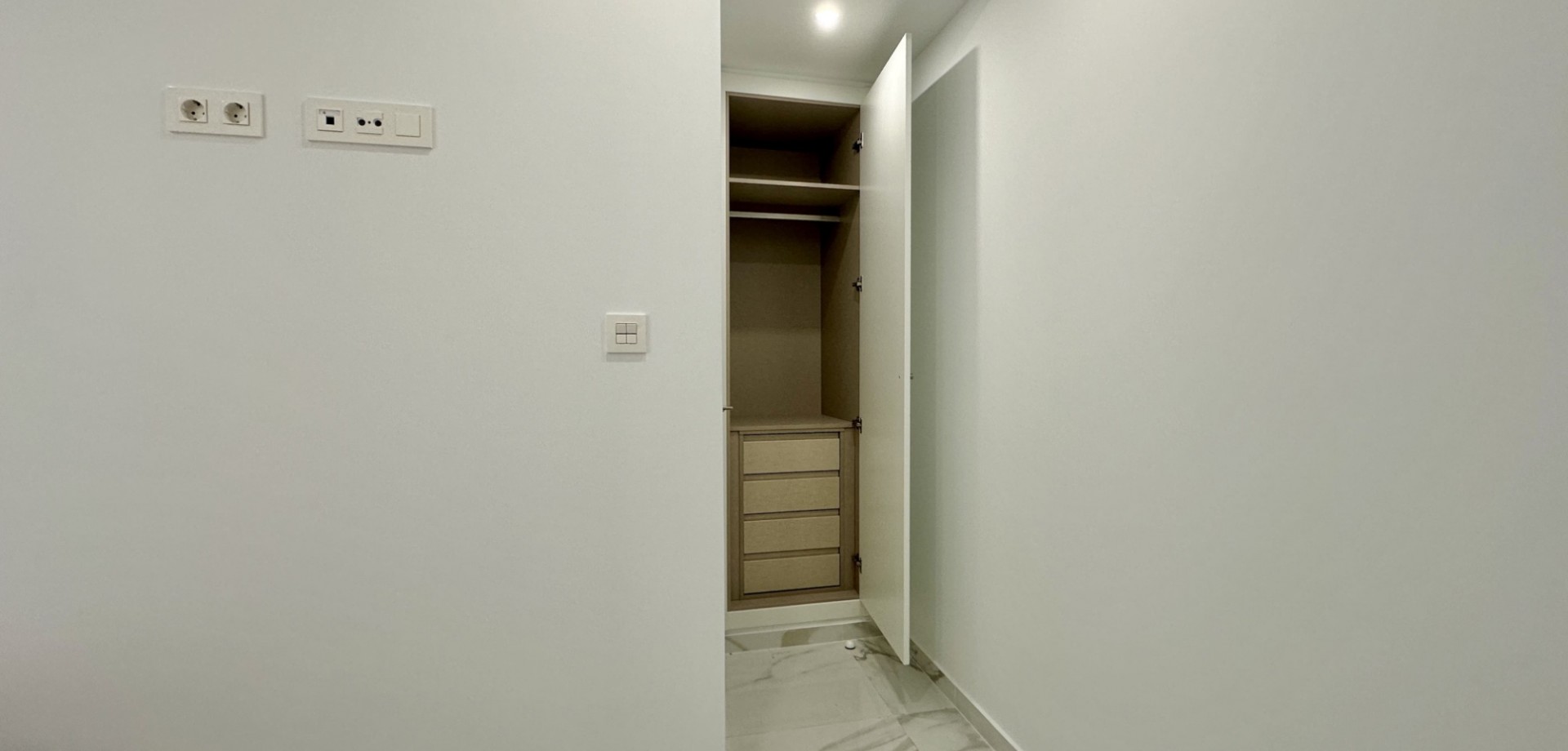 Bedroom in apartment for sale in Torrevieja