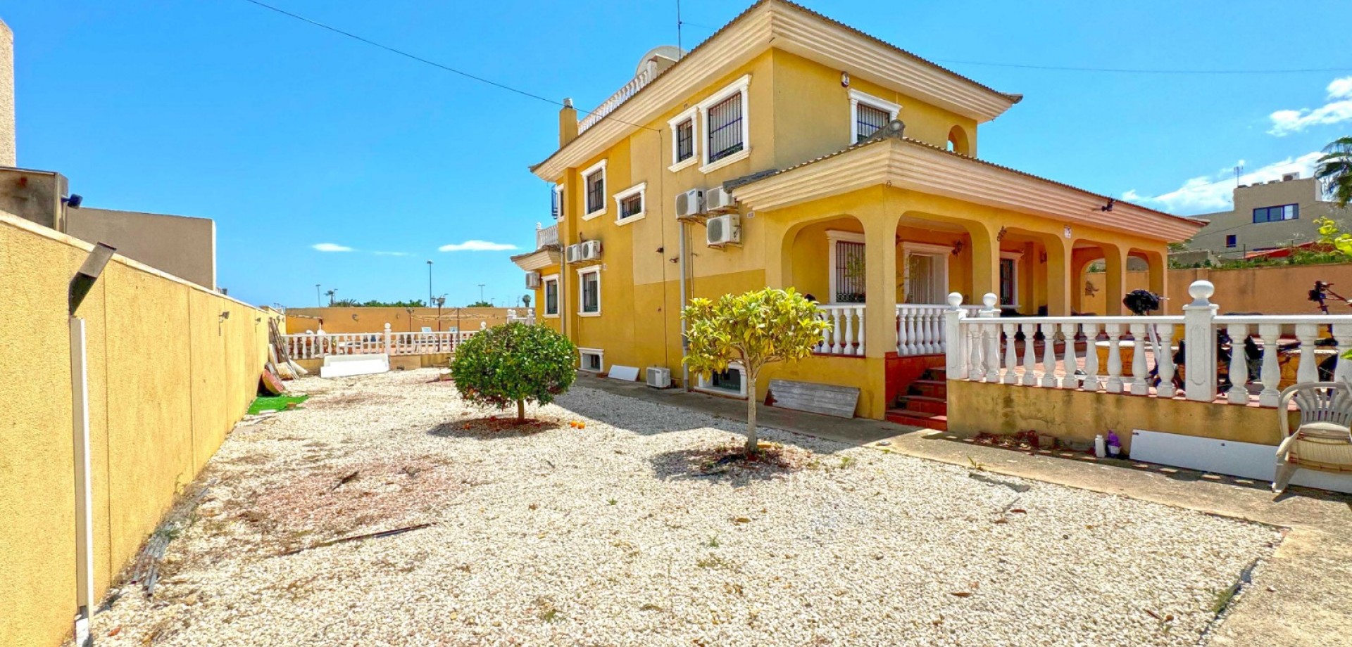 Bathroom in villa for sale in Torrevieja