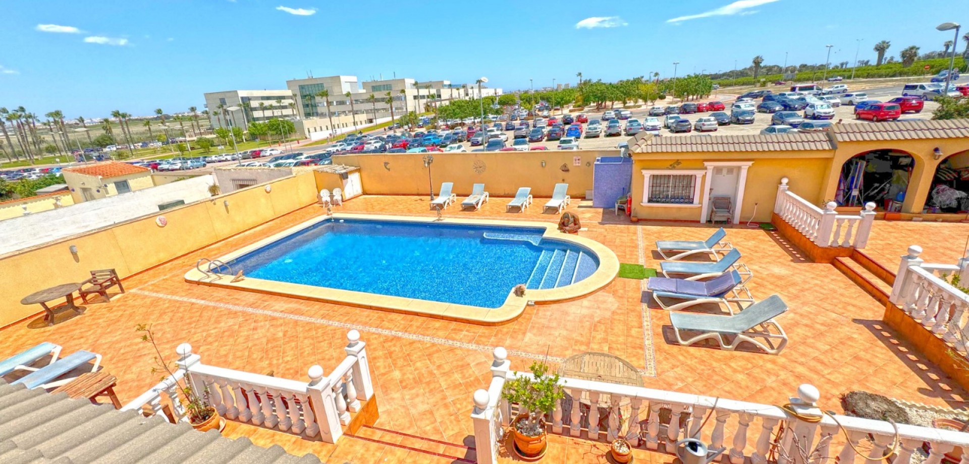 Terrace in villa for sale in Torrevieja