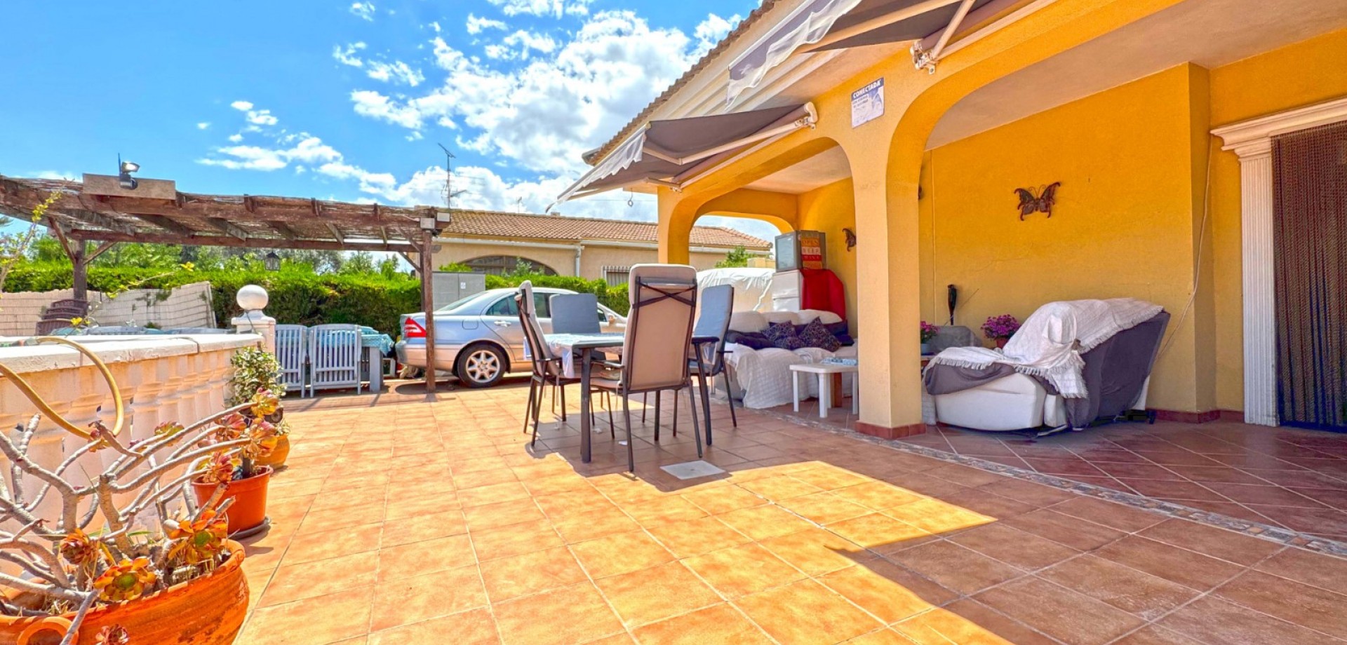 Dining area in villa for sale in Torrevieja