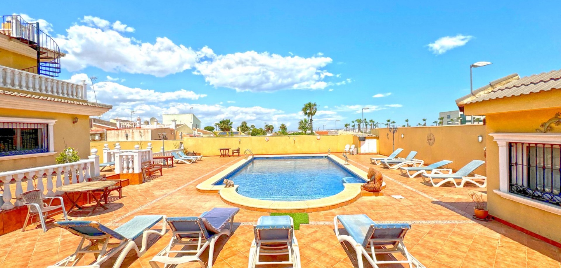 Living room in villa for sale in Torrevieja