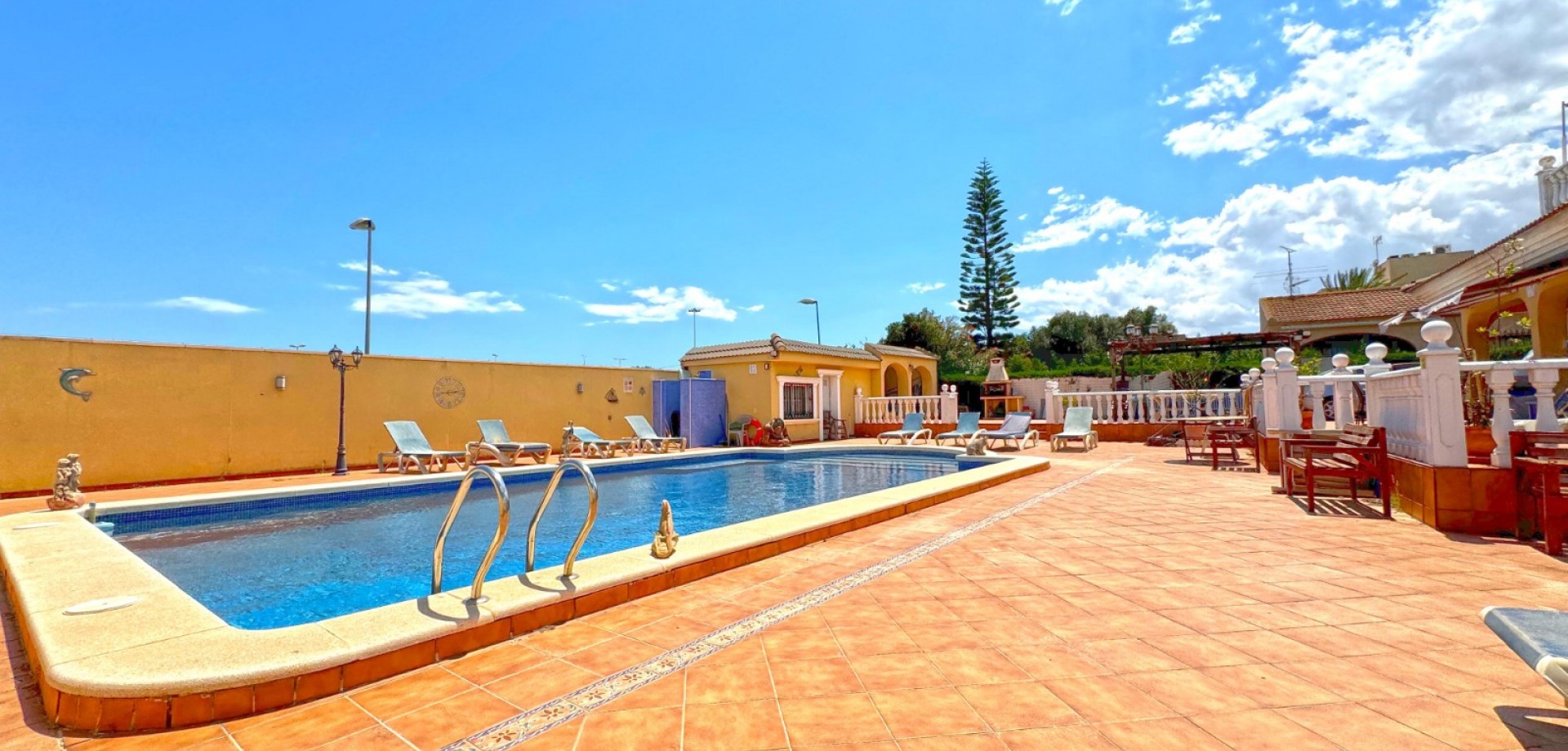 Master bedroom in villa for sale in Torrevieja