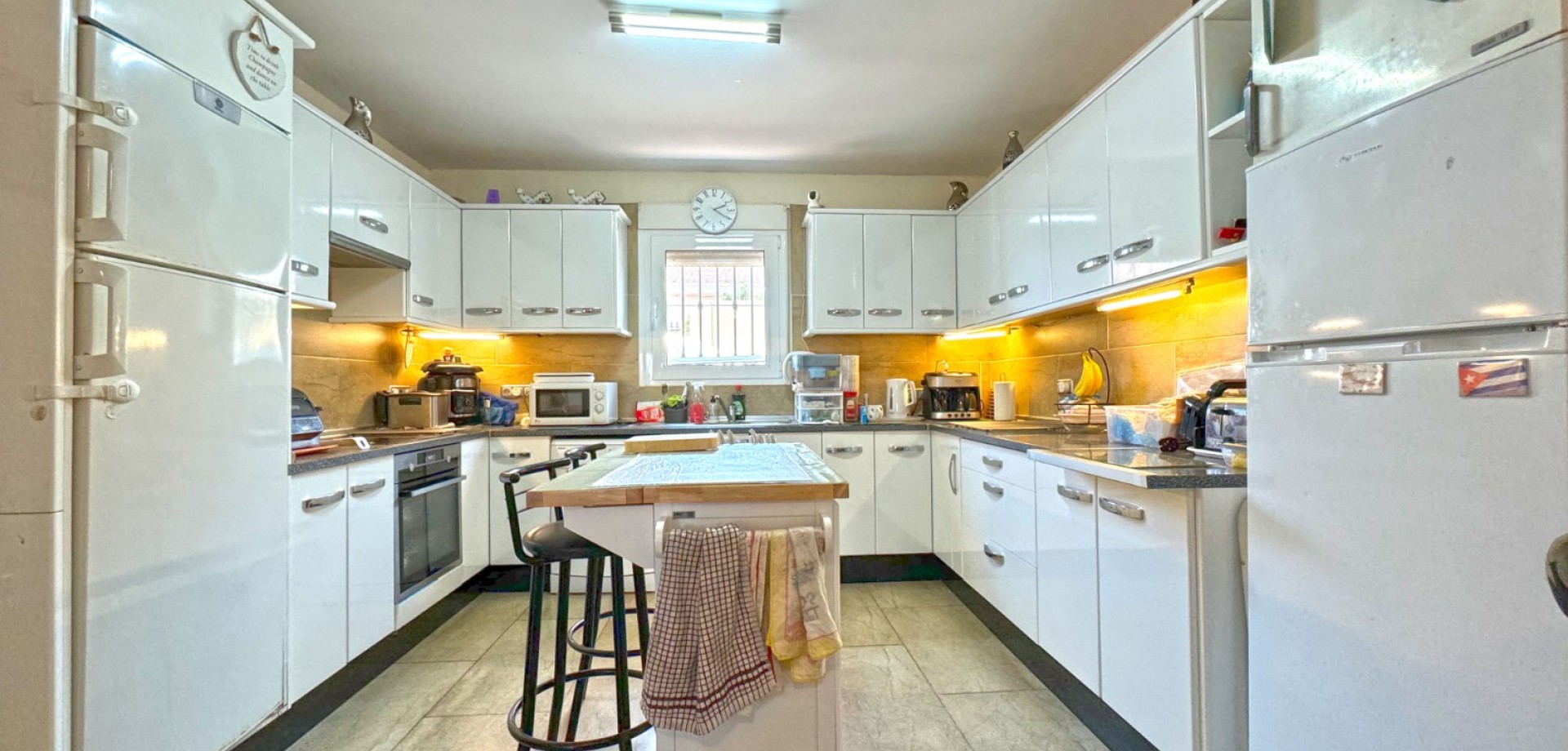 Terrace in villa for sale in Torrevieja
