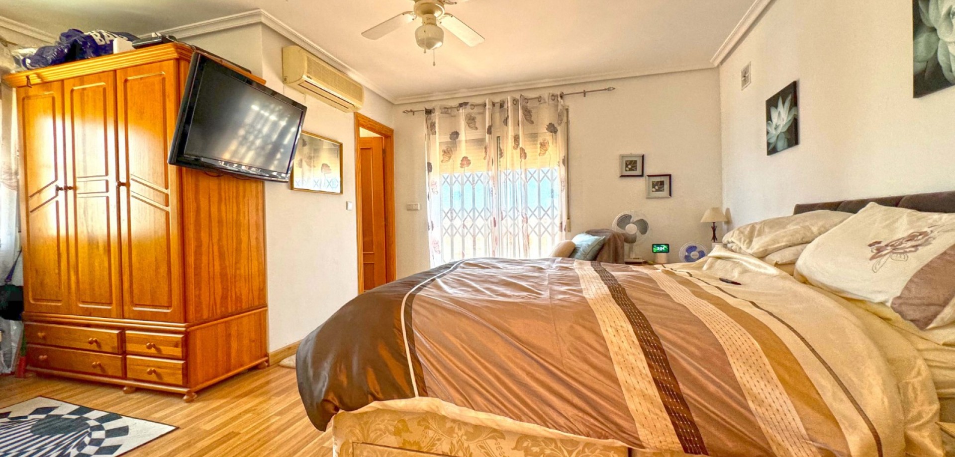 Dining area in villa for sale in Torrevieja