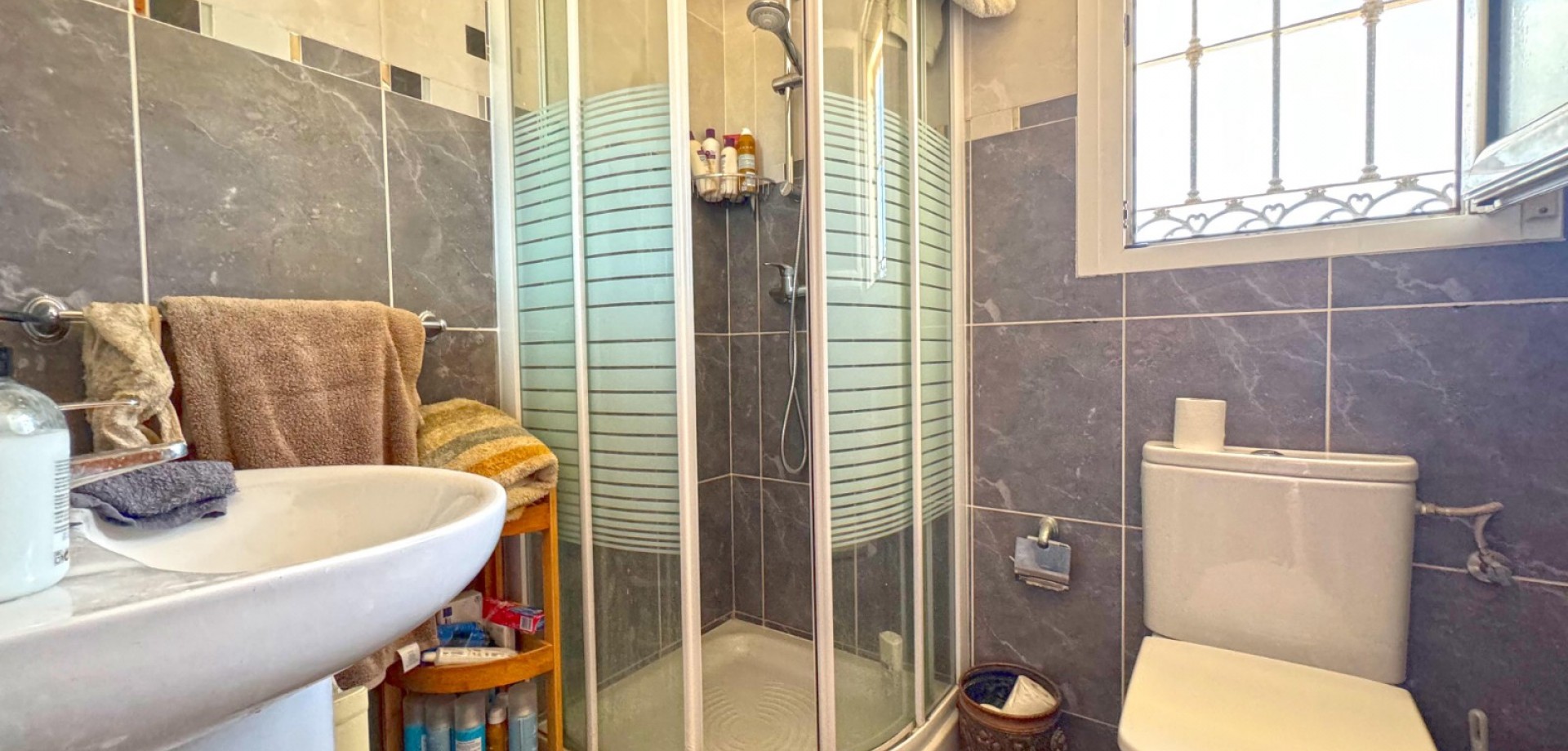 Bedroom in villa for sale in Torrevieja