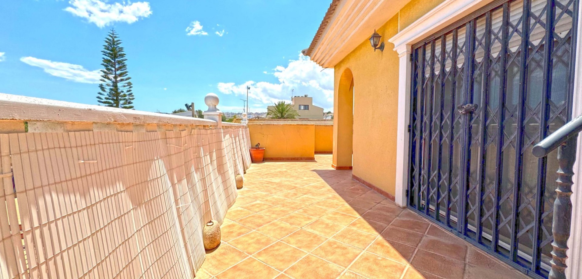 Bedroom in villa for sale in Torrevieja