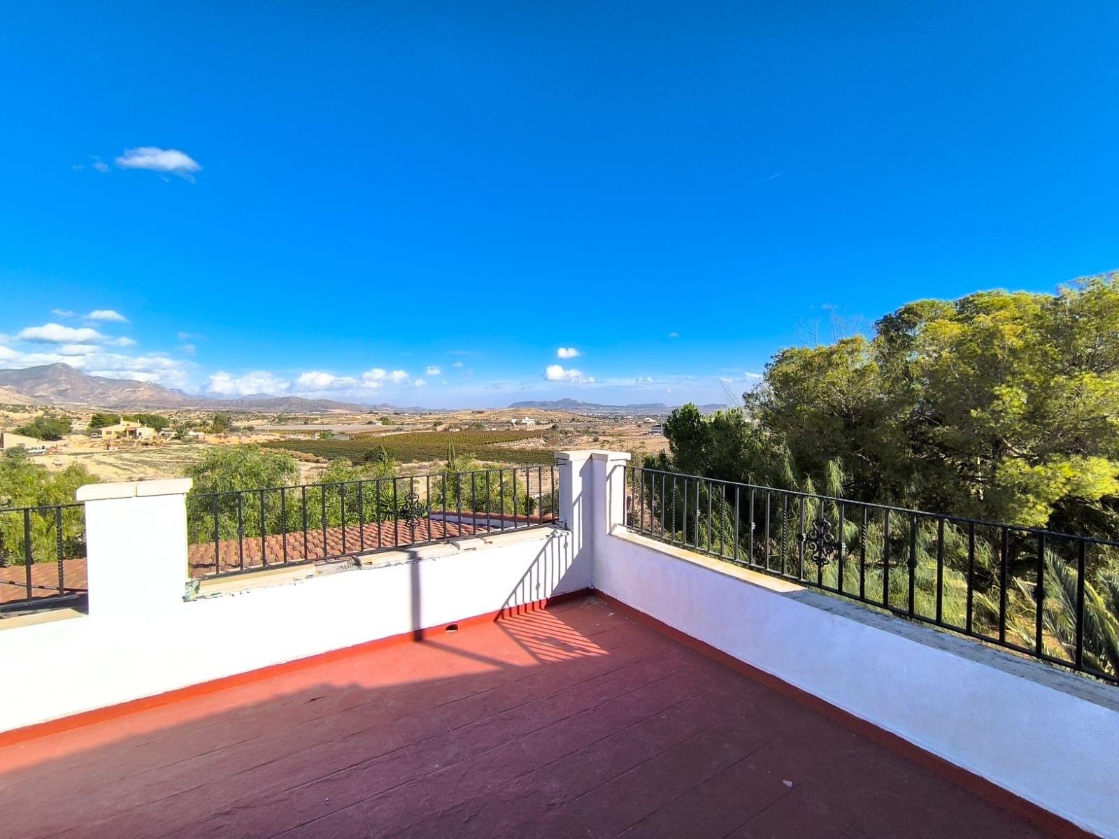 Pool area in villa for sale in Novelda