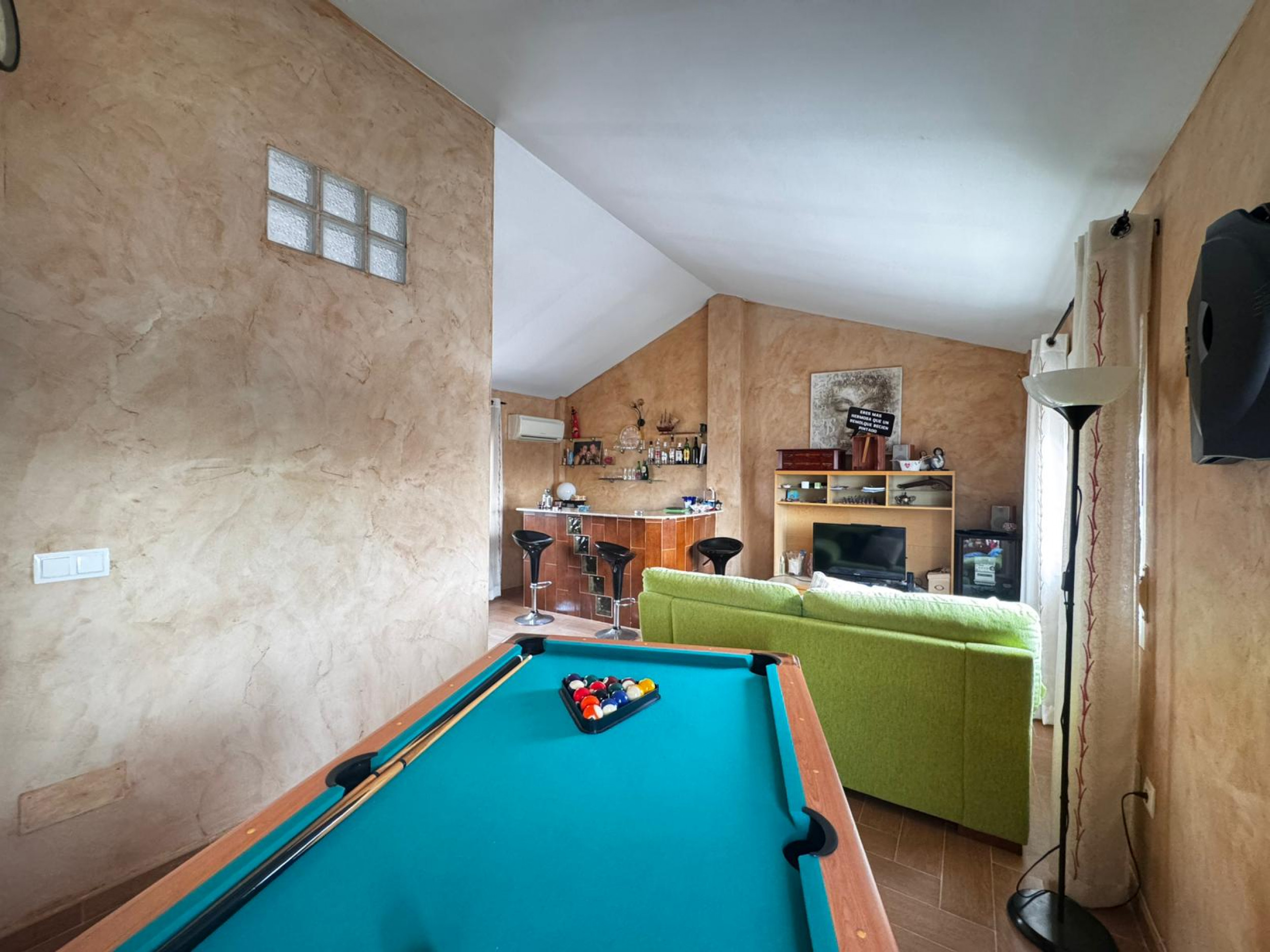 Bedroom in villa for sale in Los Alcazares