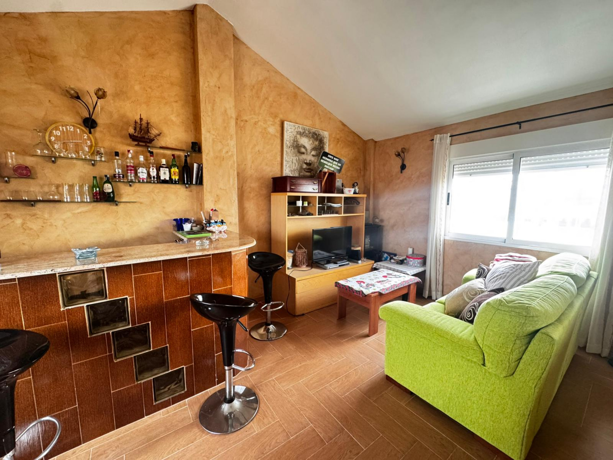Discover this fantastic semi-detached house in Los Alcázares, Murcia, the perfect place to enjoy lei