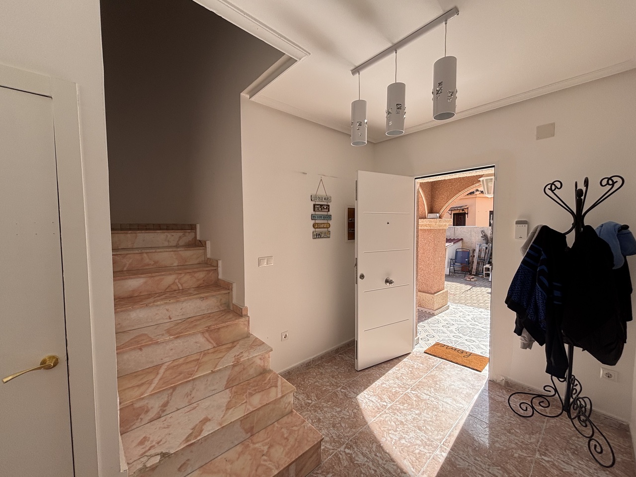 Bedroom in villa for sale in Benijofar
