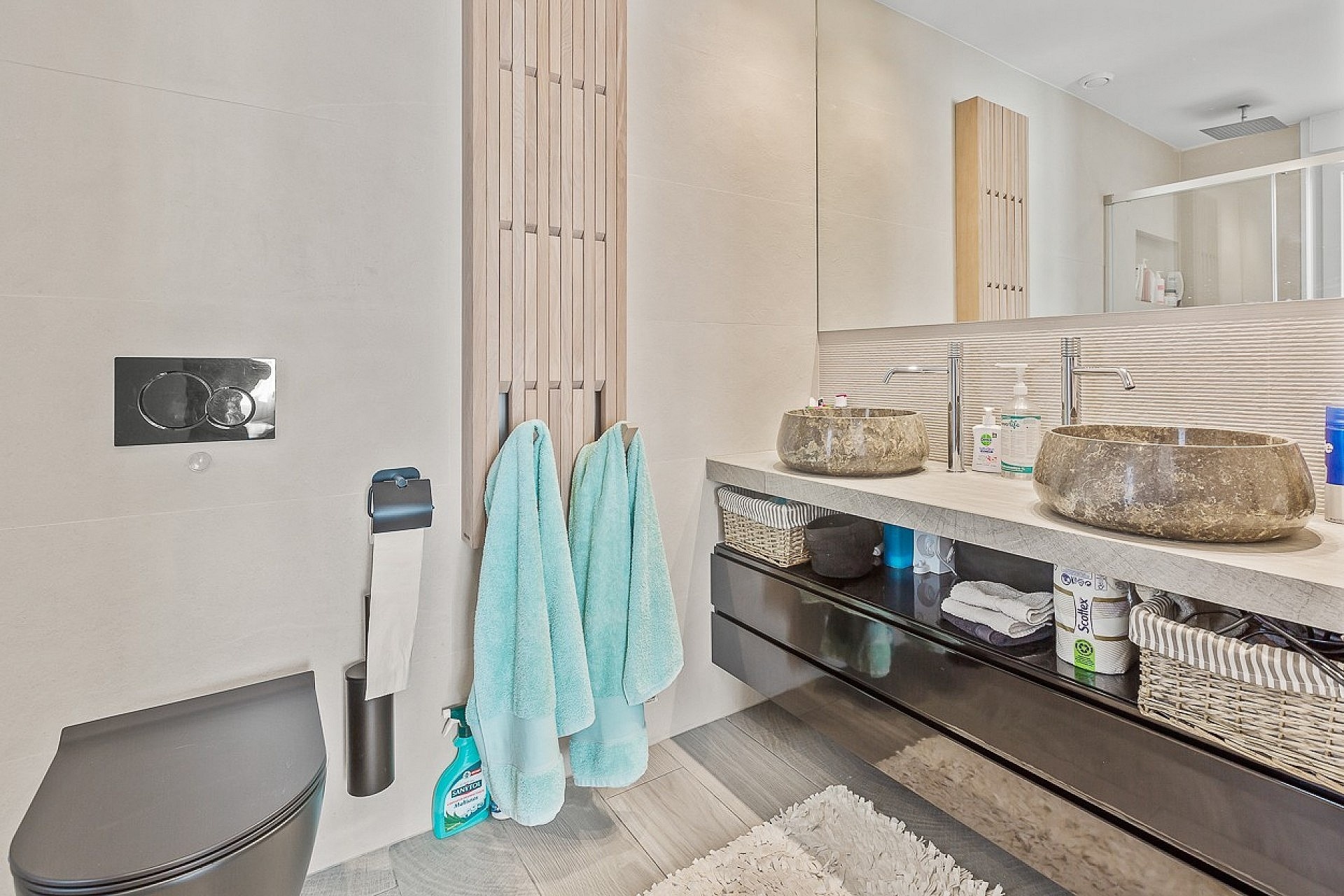Master bedroom in villa for sale in La Finca Golf Resort