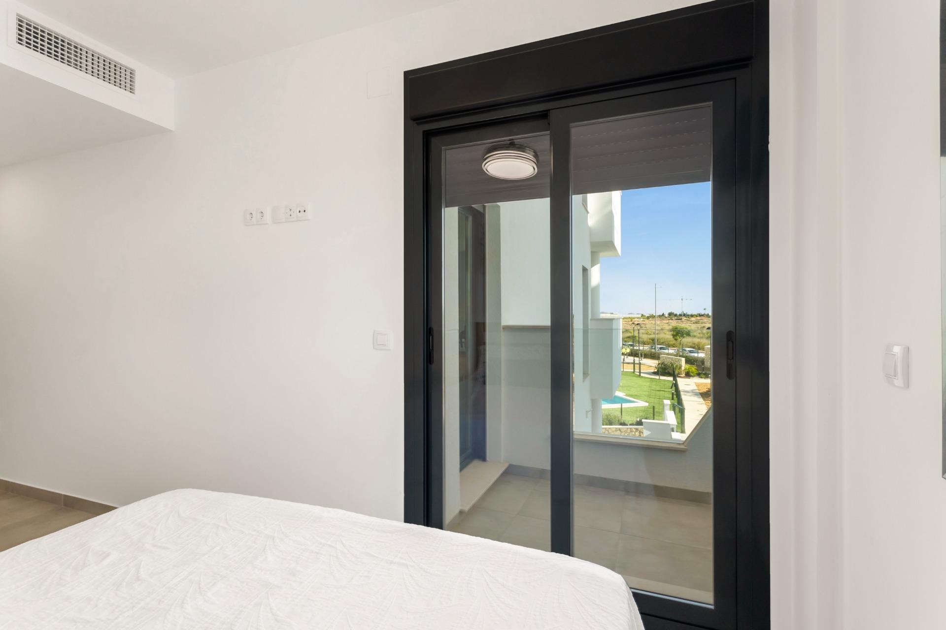 Master bedroom in apartment for sale in Los Alcazares