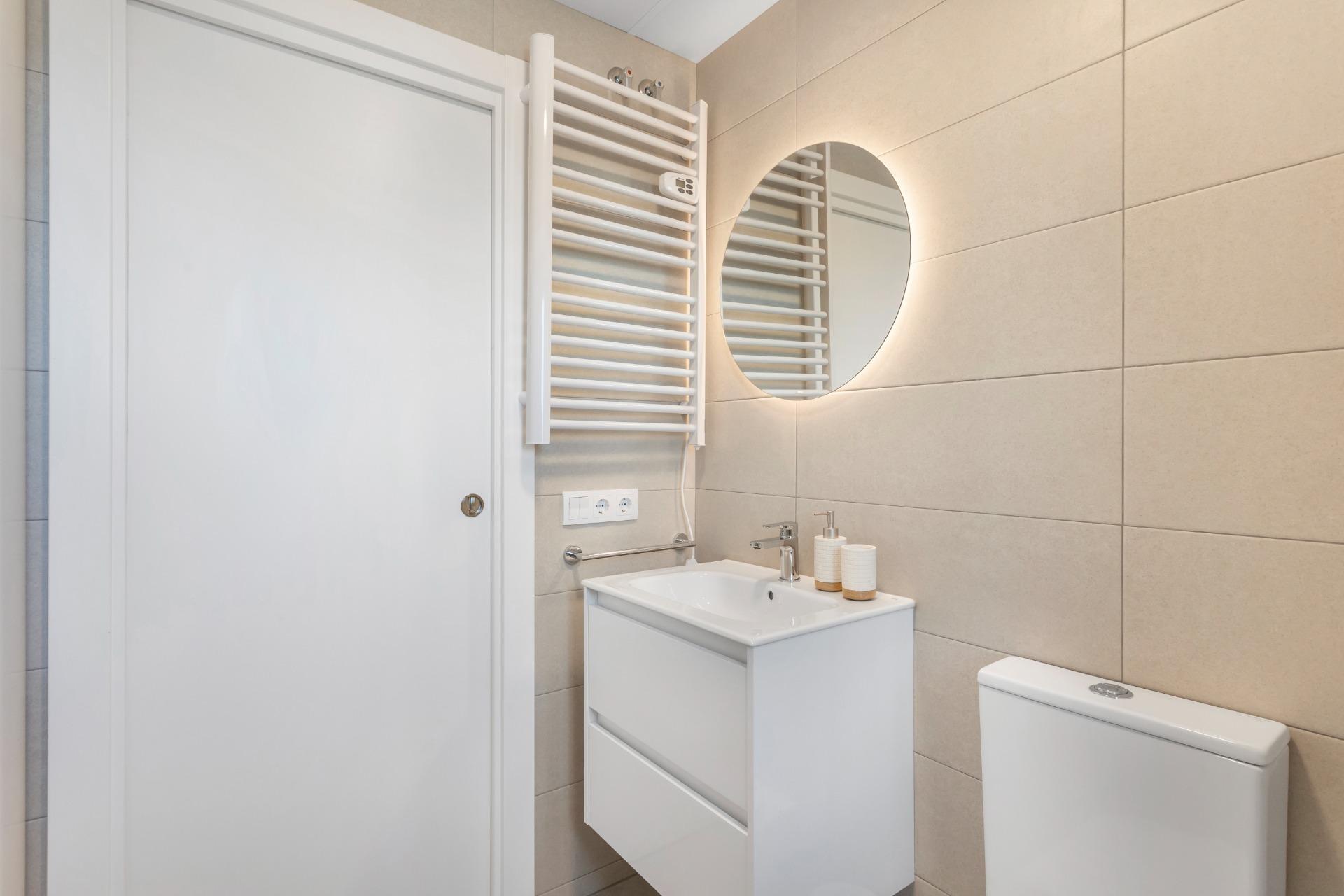 Kitchen in apartment for sale in Los Alcazares
