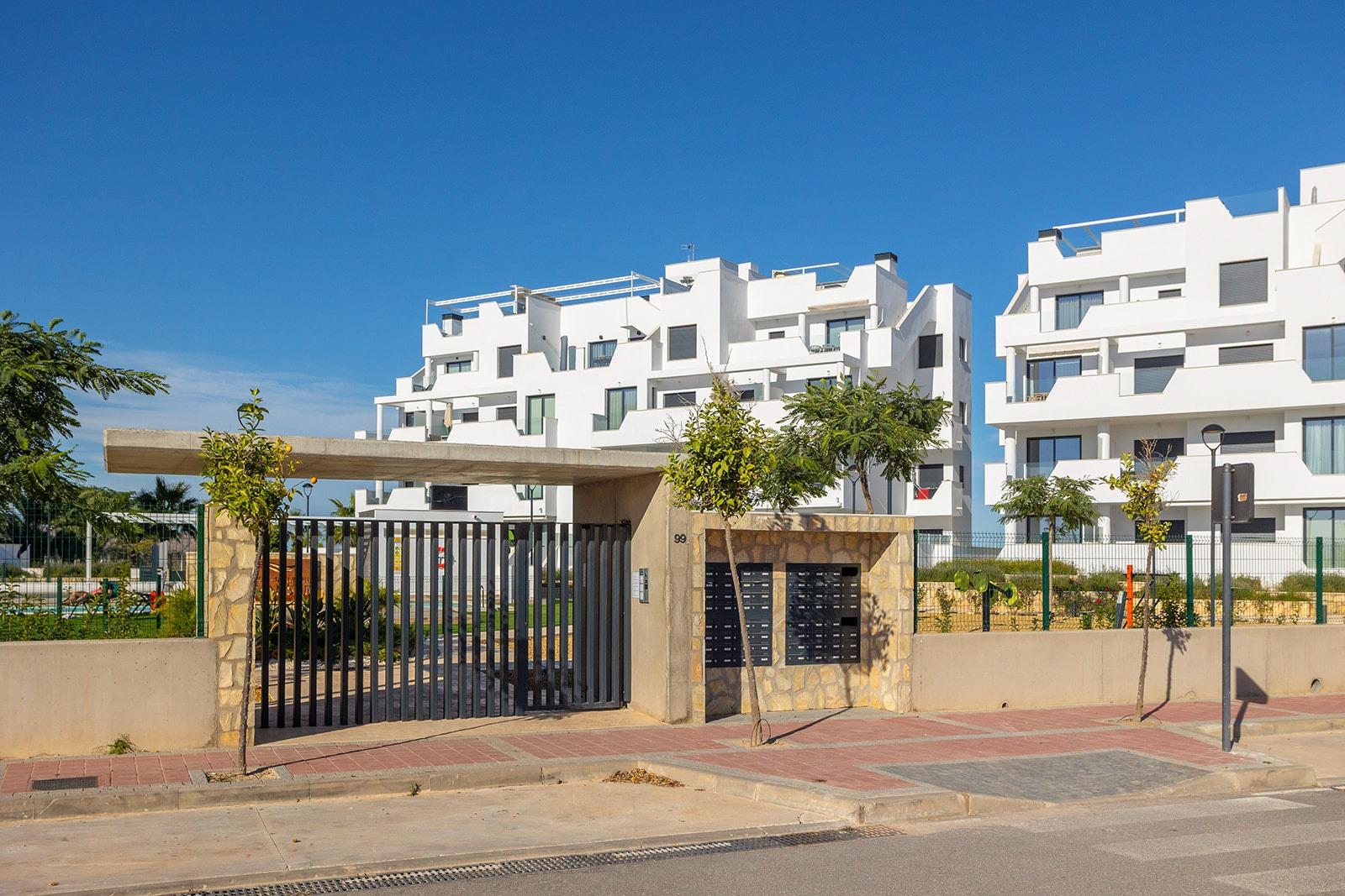 Master bedroom in apartment for sale in Los Alcazares