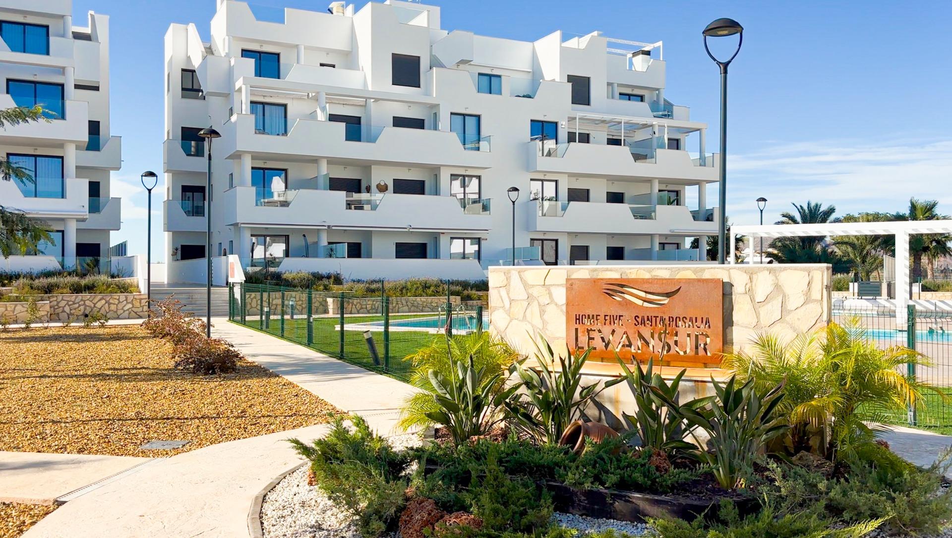 Bathroom in apartment for sale in Los Alcazares