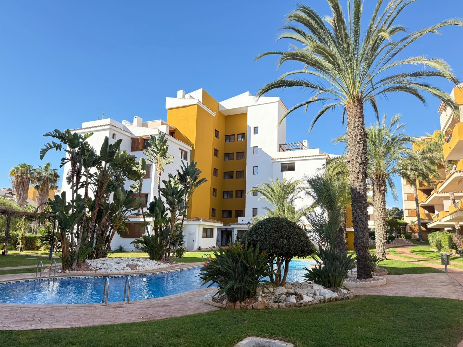 Bedroom in apartment for sale in Torrevieja