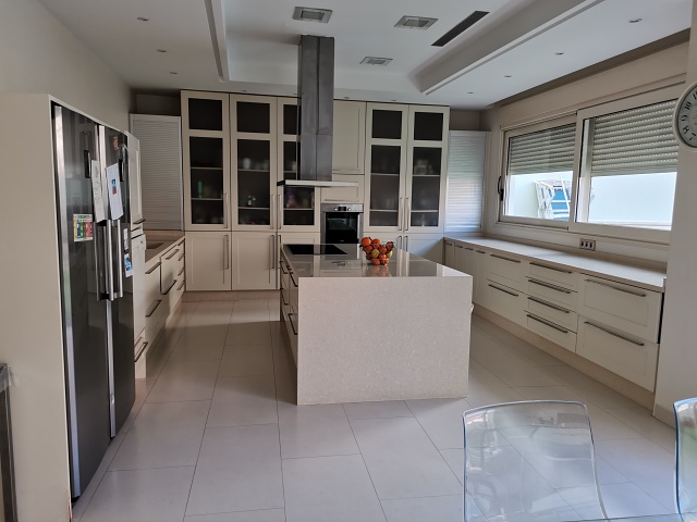 Pool area in villa for sale in Orihuela