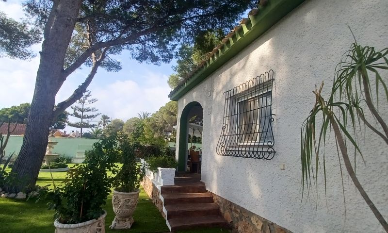 Exterior view in villa for sale in Orihuela Costa