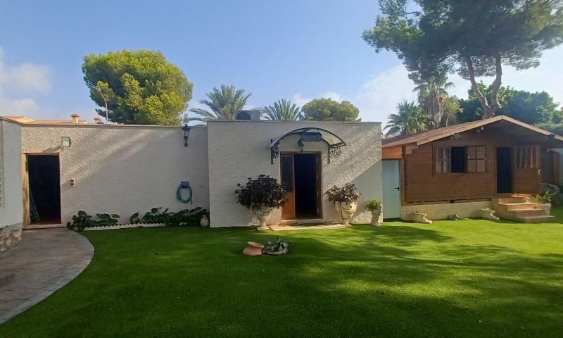 Bathroom in villa for sale in Orihuela Costa