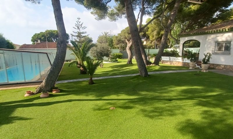Terrace in villa for sale in Orihuela Costa