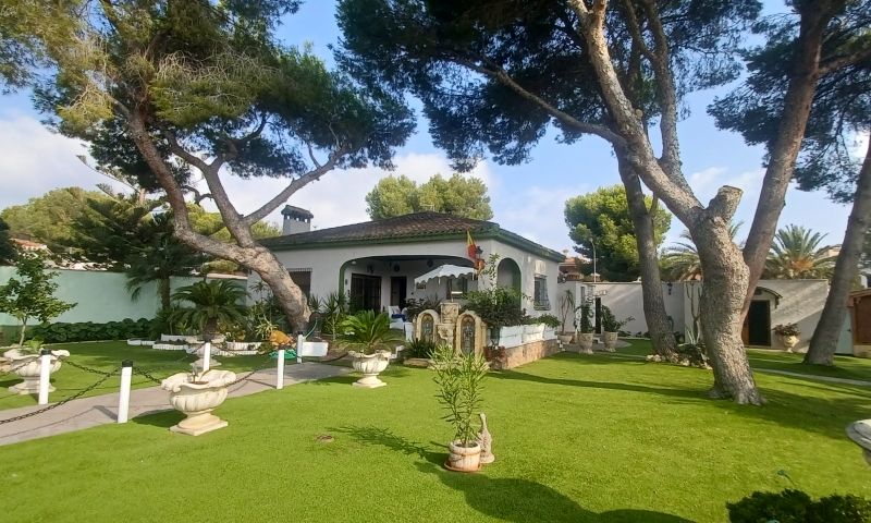 Pool area in villa for sale in Orihuela Costa