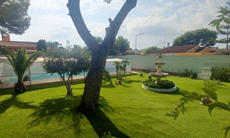 Dining area in villa for sale in Orihuela Costa