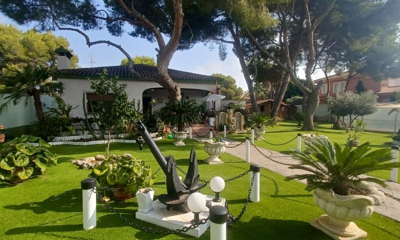 Terrace in villa for sale in Orihuela Costa