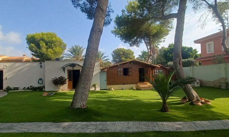 Dining area in villa for sale in Orihuela Costa