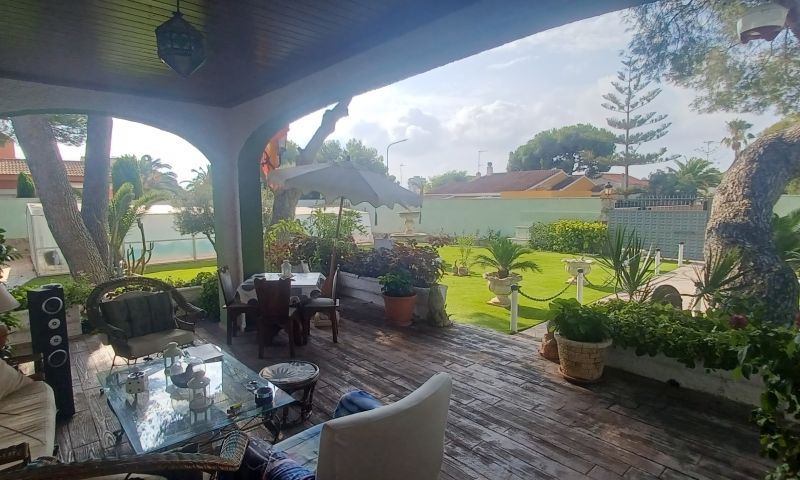 Bedroom in villa for sale in Orihuela Costa