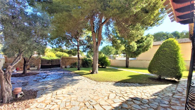 Garden in villa for sale in Torrevieja