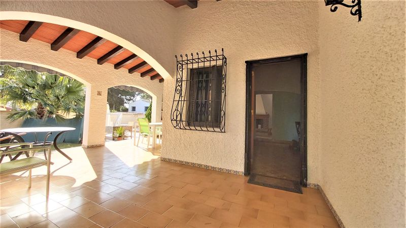 Pool area in villa for sale in Torrevieja