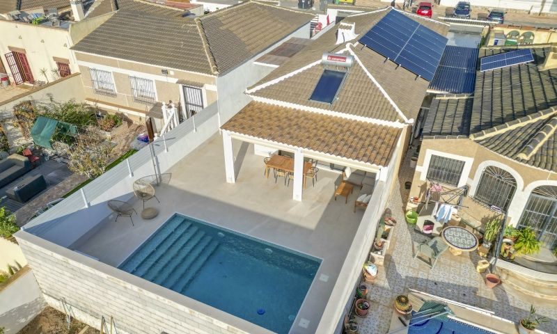 Bathroom in villa for sale in Torrevieja