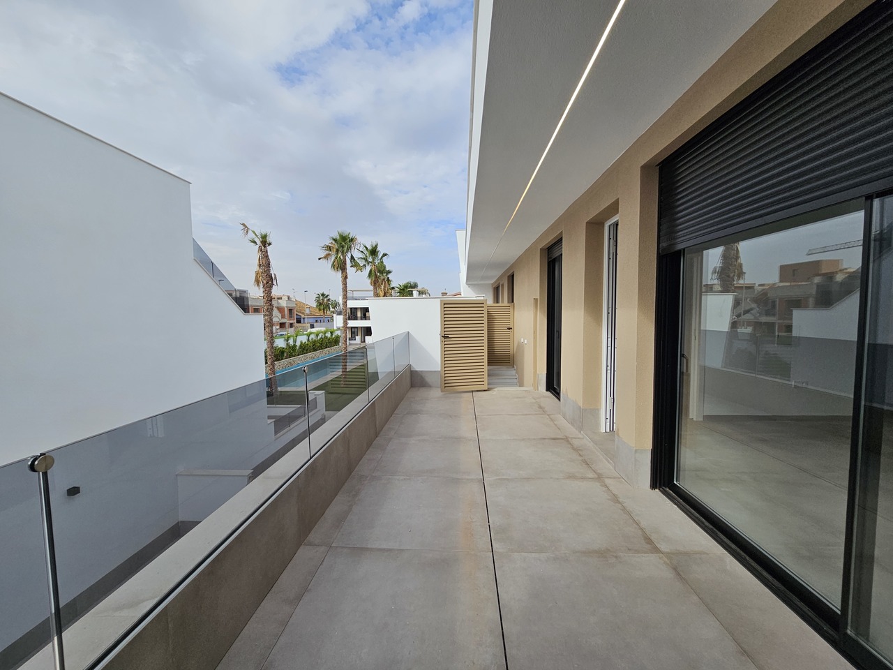 BUY THIS RESALE DIRECT from the owner this brand new Penthouse apartment located just a 3 minute wal