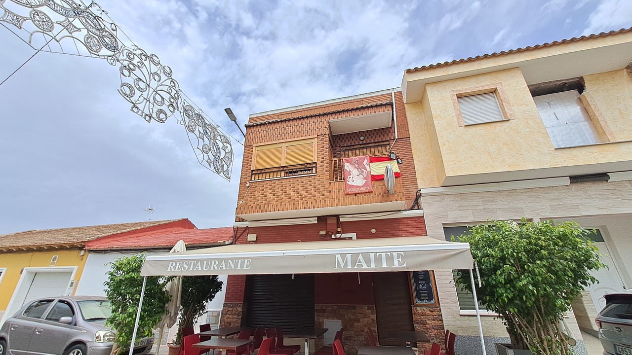 We present this lovely and renovated townhouse located in Benijófar