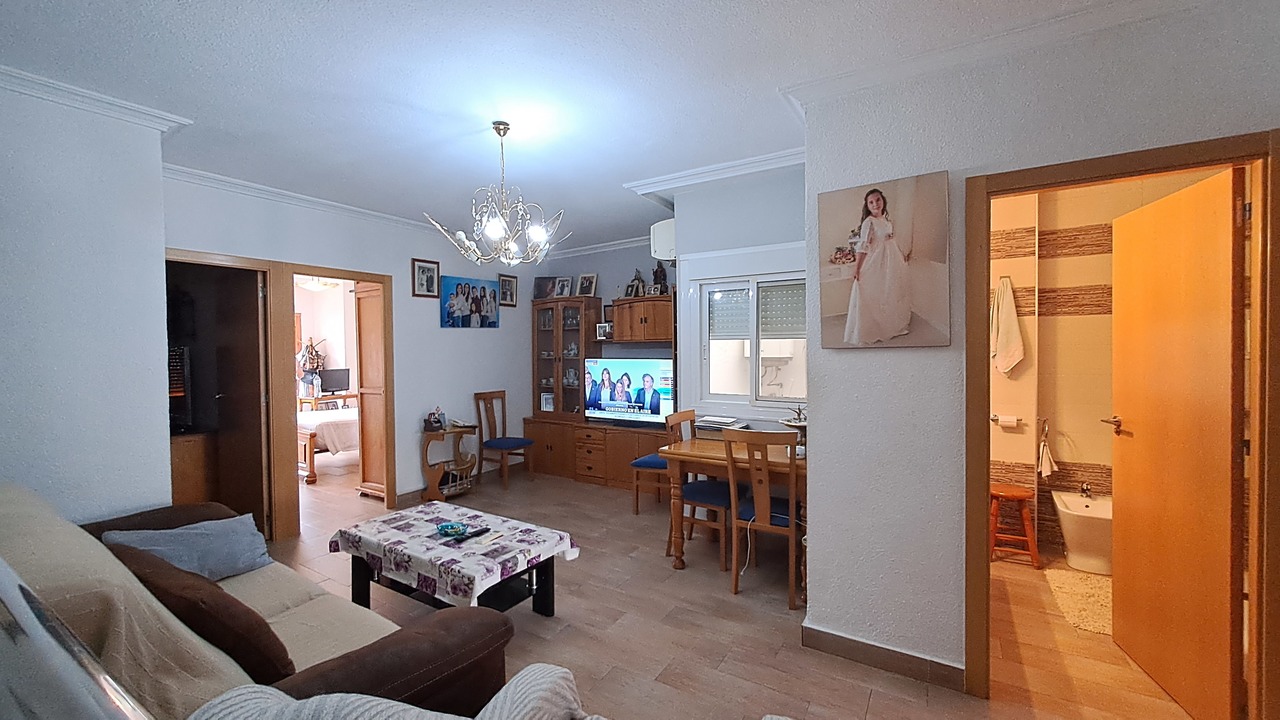 We present this lovely and renovated townhouse located in Benijófar