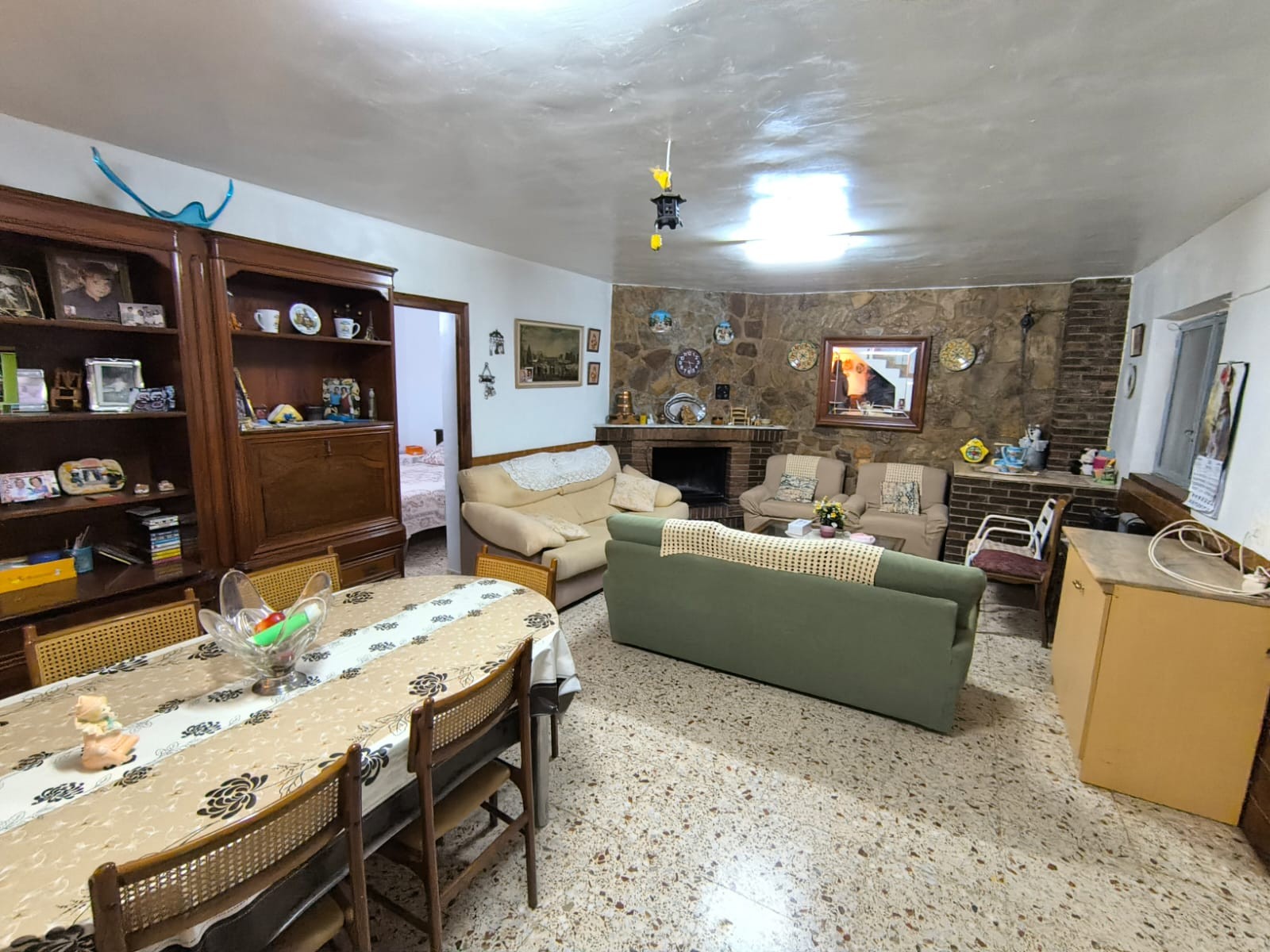 Pool area in villa for sale in Yecla