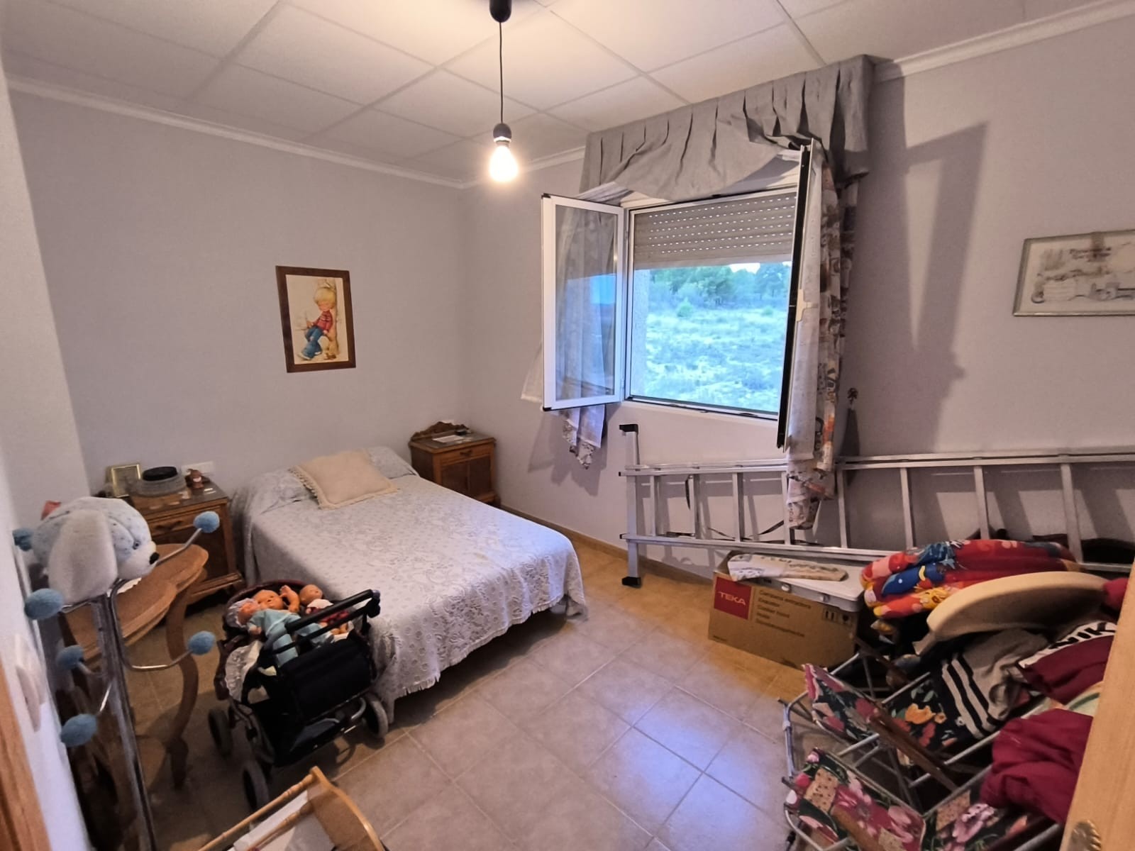 Bedroom in villa for sale in Yecla