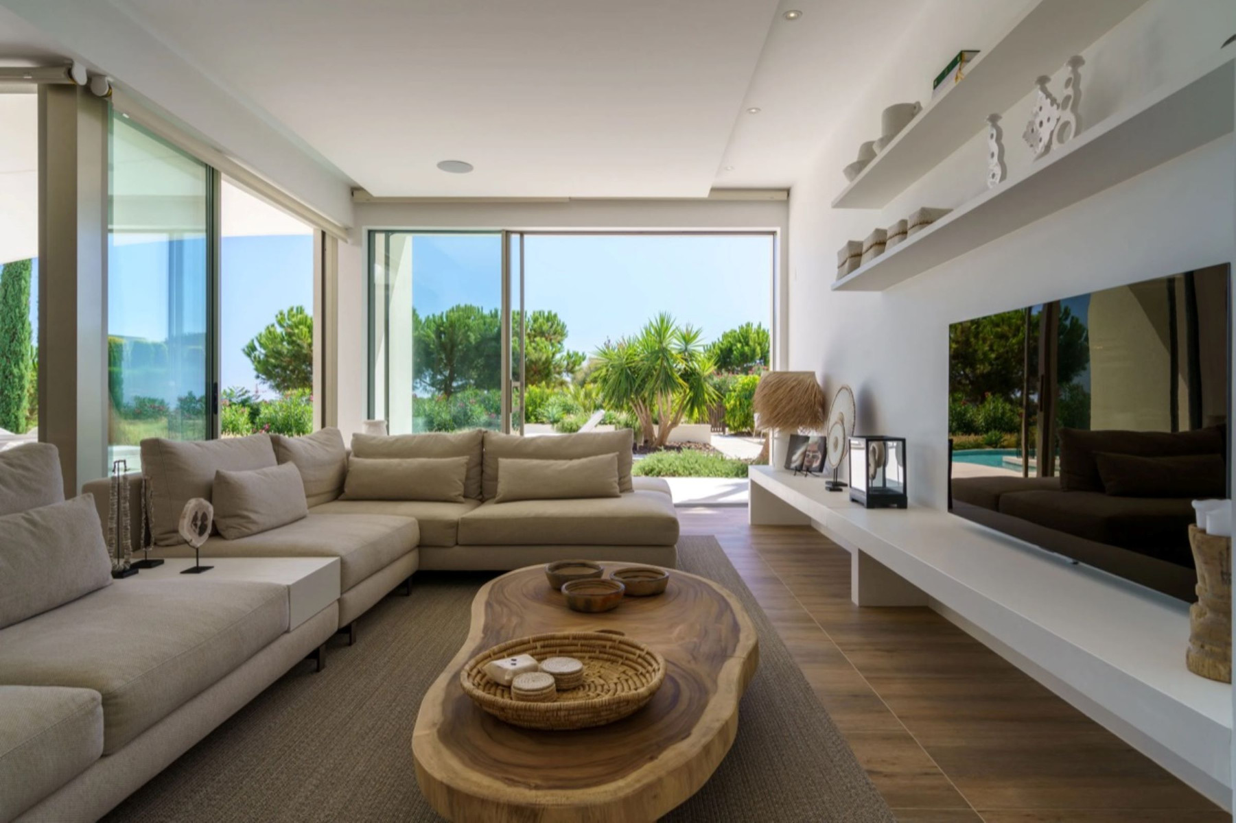 Pool area in villa for sale in San Miguel de Salinas