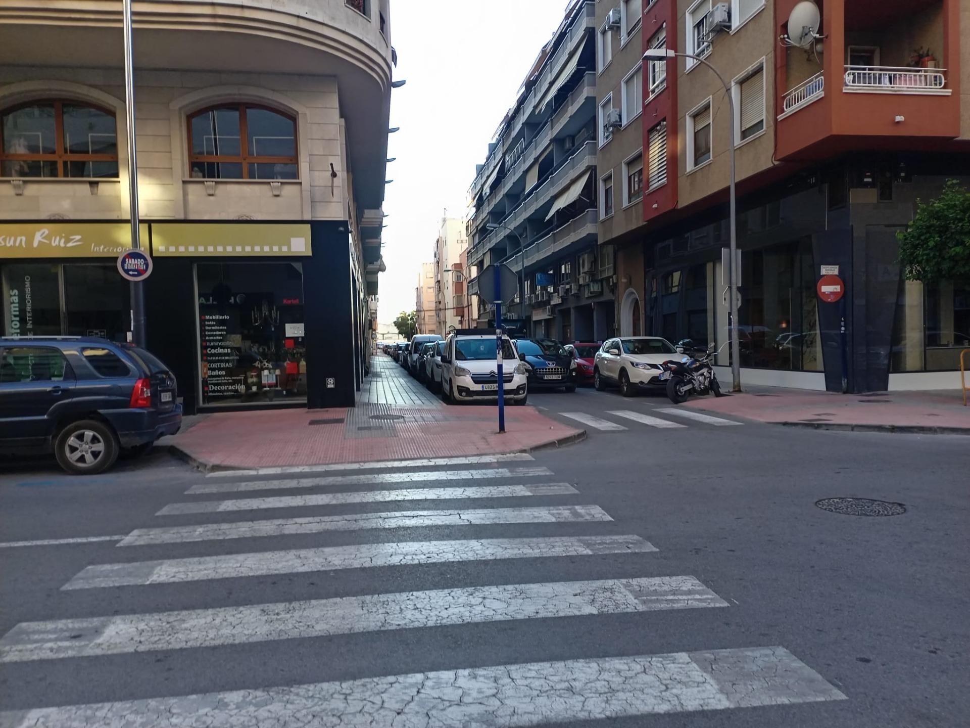 Garden in commercial for sale in Orihuela