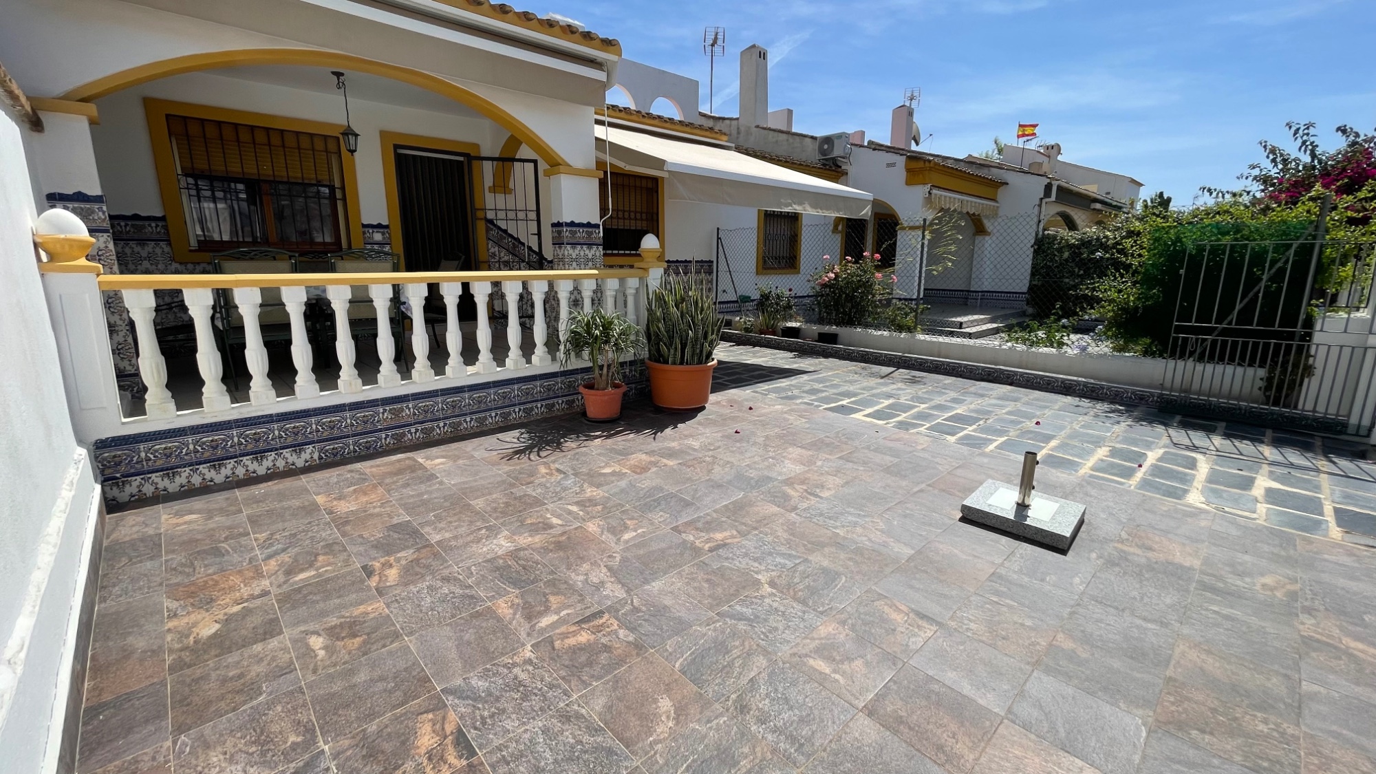 South-facing Spanish-style single-story house in Torre de La Horadada, 800m from the beach