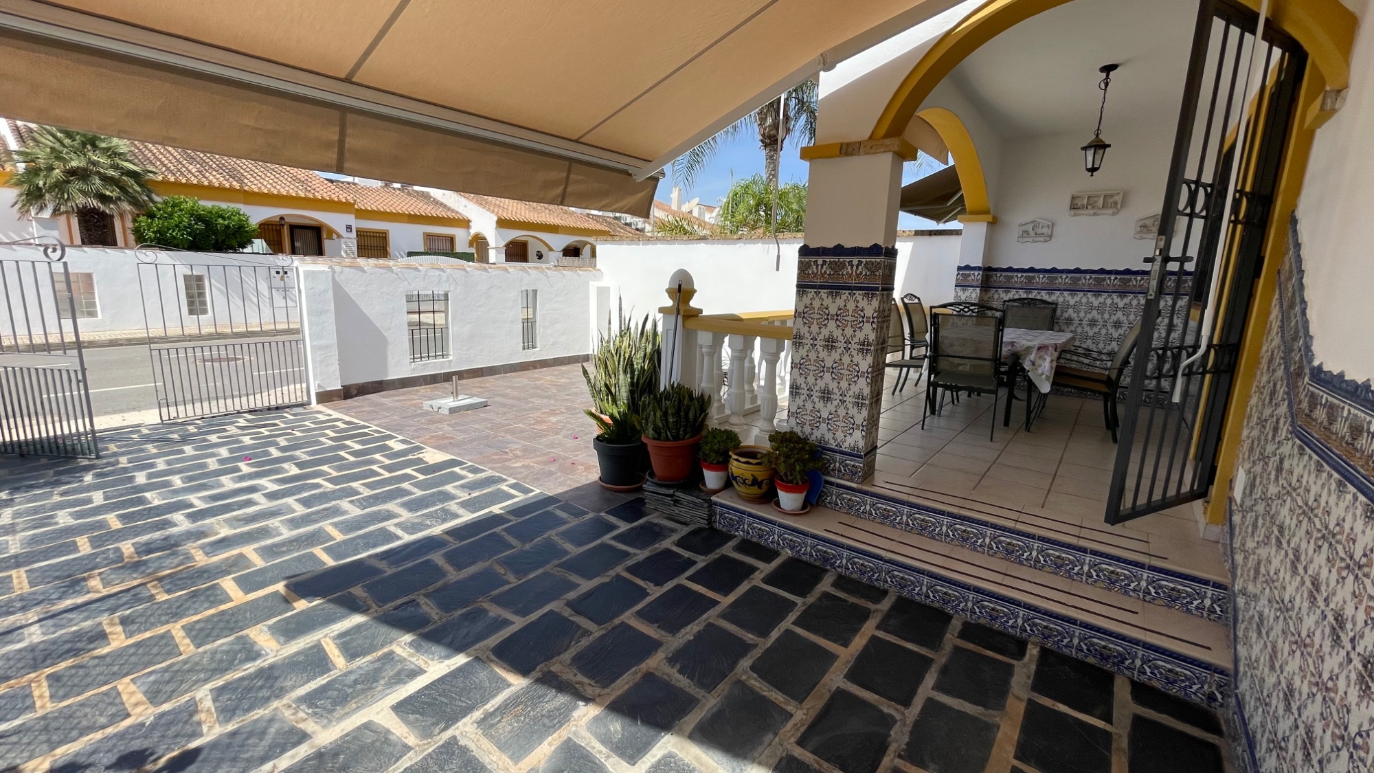 South-facing Spanish-style single-story house in Torre de La Horadada, 800m from the beach